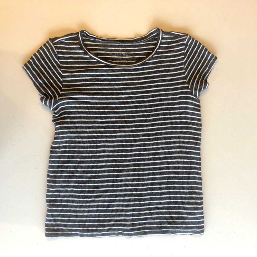 Grey and white striped tee